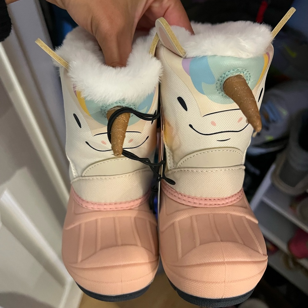 Toddler snow boots NEW size 6
